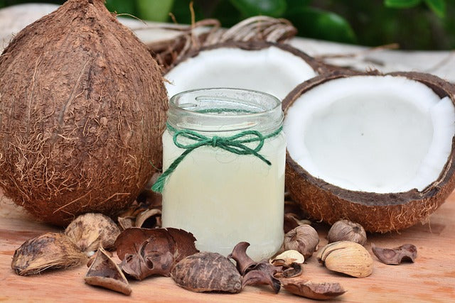Caprylic/Capric Triglycerides vs. Fractionated Coconut Oil: The Best Choice for Hair Repair